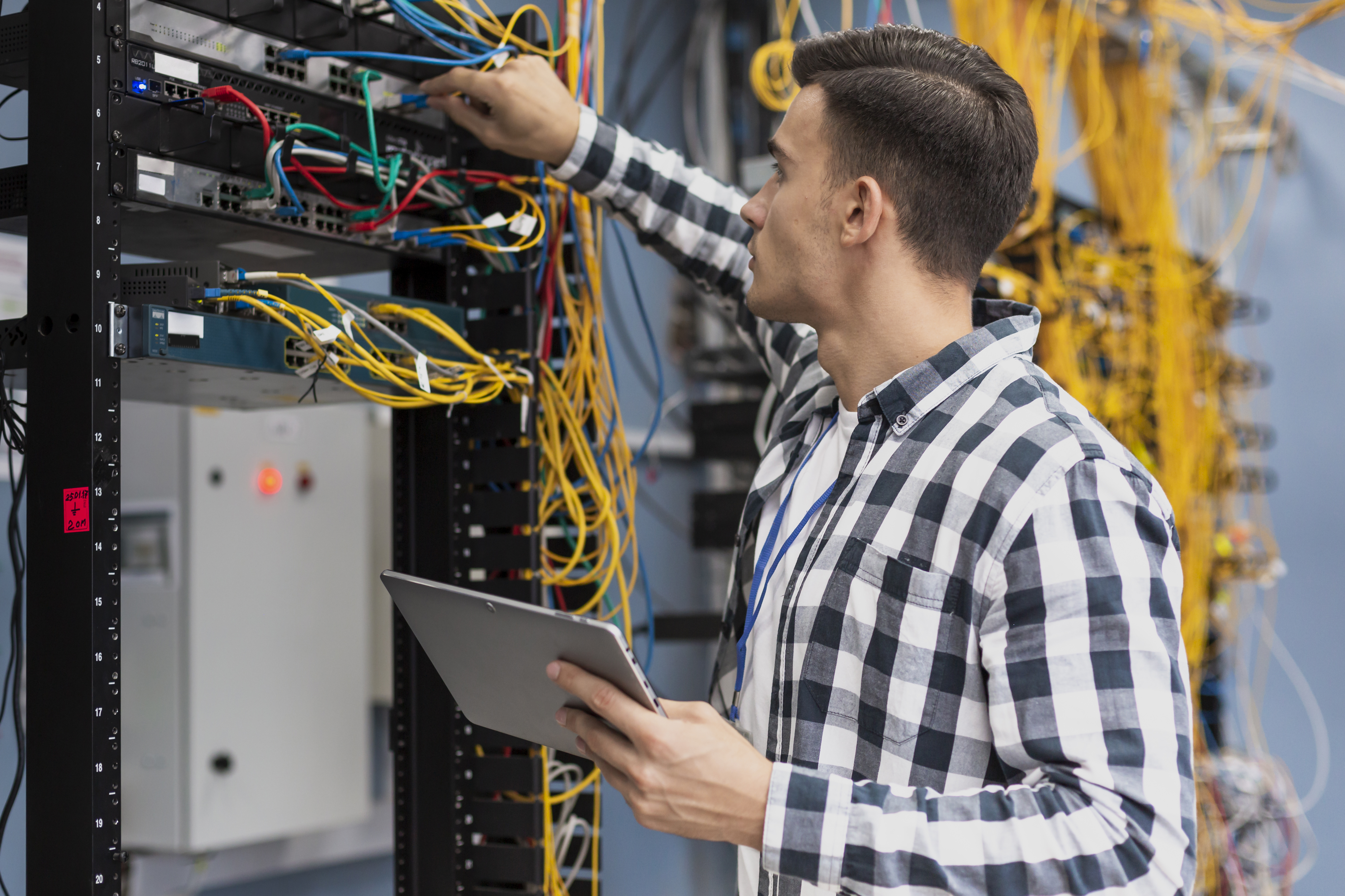 Sewa Server Solusi Menghemat Daya dan Biaya Penggunaan Server Komputer Kantor